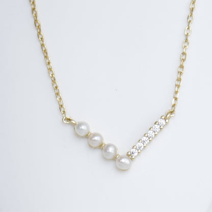 S925 Light Luxury V-shaped Necklace| Simple and Versatile| Pearl Chain Letter Pendant Necklace